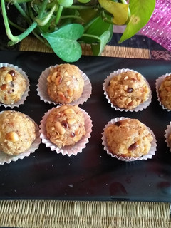A picture of Peanuts cashew nuts ladoo.