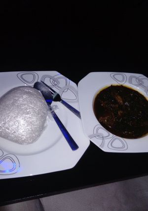 A picture of Tuwon shinkafa and Spinach soup.