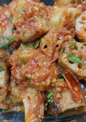 A picture of Lotus roots with mirchi.