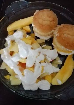 A picture of Mini mango burgers.