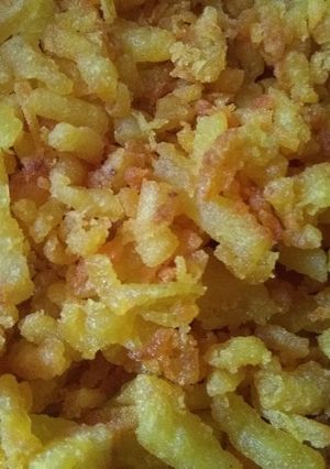 A picture of Aloo bhaja(potato  crisp).