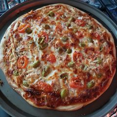 Chicken Pizza 🍕 A picture of Chicken Pizza 🍕.