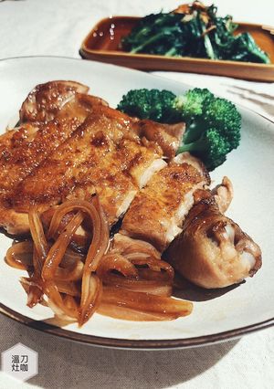 紅酒醋洋蔥雞排 的食譜成品照片