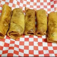 A picture of Spicy chicken spring roll.
