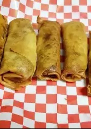 A picture of Spicy chicken spring roll.