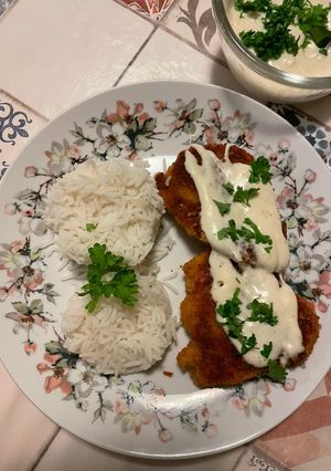 Parmezánbundás csirkemell citromos-tejszínes mártással recept fotója
