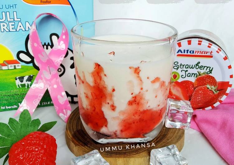 Langkah Mudah untuk Menyiapkan Korean Strawberry Milk Anti Gagal