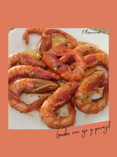 Una foto de Gambas con ajo y perejil