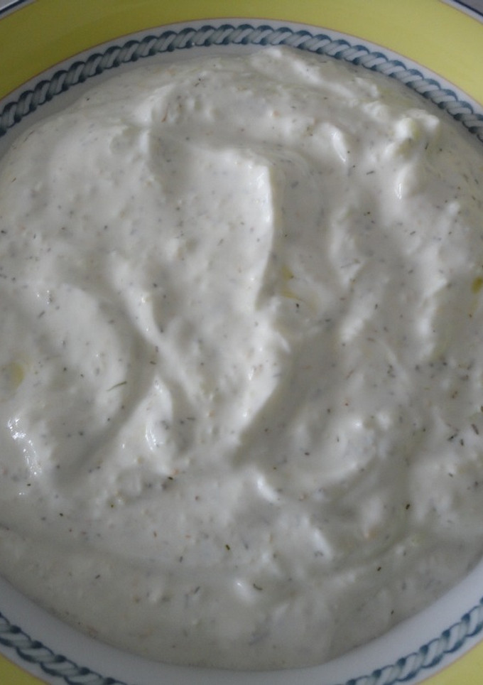 Una foto de Salsa griega de yogur y ajo