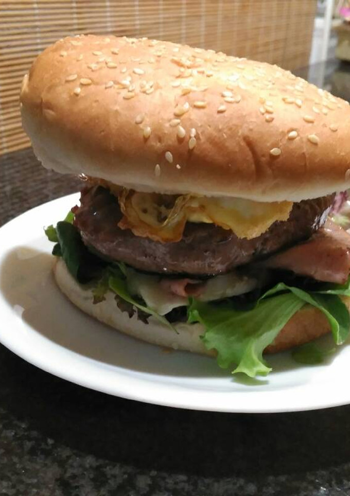 Una foto de Hamburguesa con queso de cabra