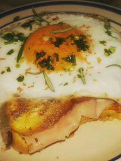 Una foto de Tostada francesa en Sándwich