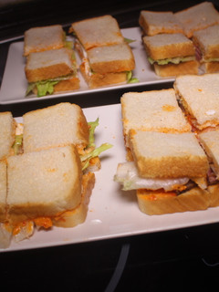 Una foto de Cuadraditos de pan de molde con jamón cocido
