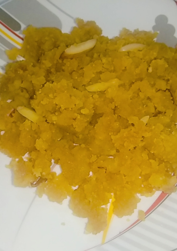 A picture of Moong dal /skinned dal halwa.