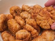 A picture of crunchy chicken snacks