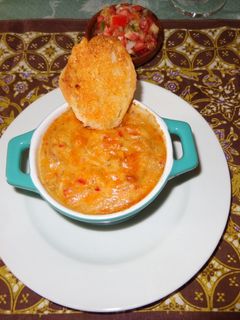 Una foto de Chupe de locos con crutones parmesanos