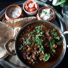 A picture of Kale chane aur aalu ki gravy.