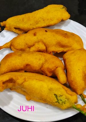 A picture of Mirchi Pakoda.