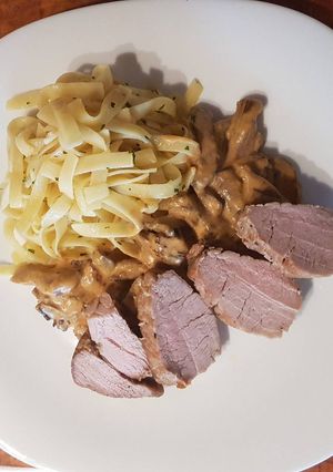 Sertés szűz gombamártással recept fotója