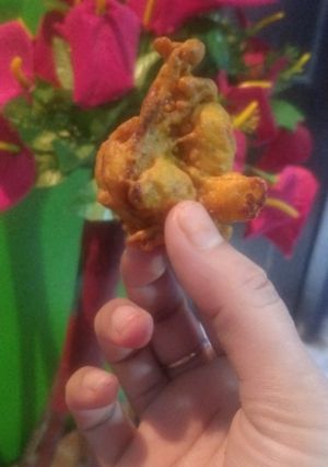 आलू और प्याज़ की पकौड़ी (aloo aur pyaz ki pakodi recipe in Hindi) रेसिपी मुख्य फोटो