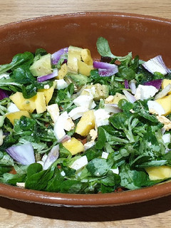 Una foto de Ensalada de espinacas y huevo