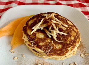 Una foto de Hotcakes con manzana, canela y avena