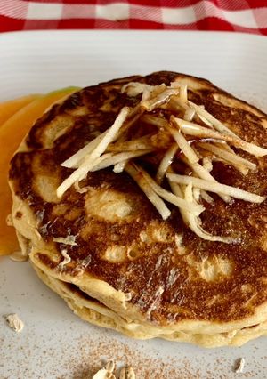 Una foto de Hotcakes con manzana, canela y avena
