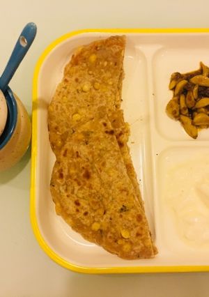 A picture of Methi-Daal parantha.