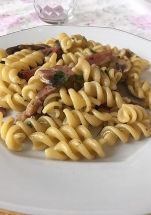 Foto di Fusilli con funghi e speck