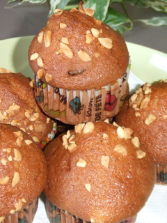 Una foto de Muffins fácil y rápidos de limón con crocante de almendra