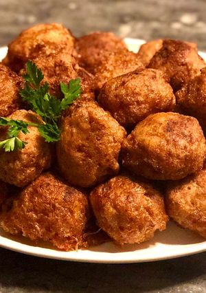 A picture of Chicken-parmesan balls.