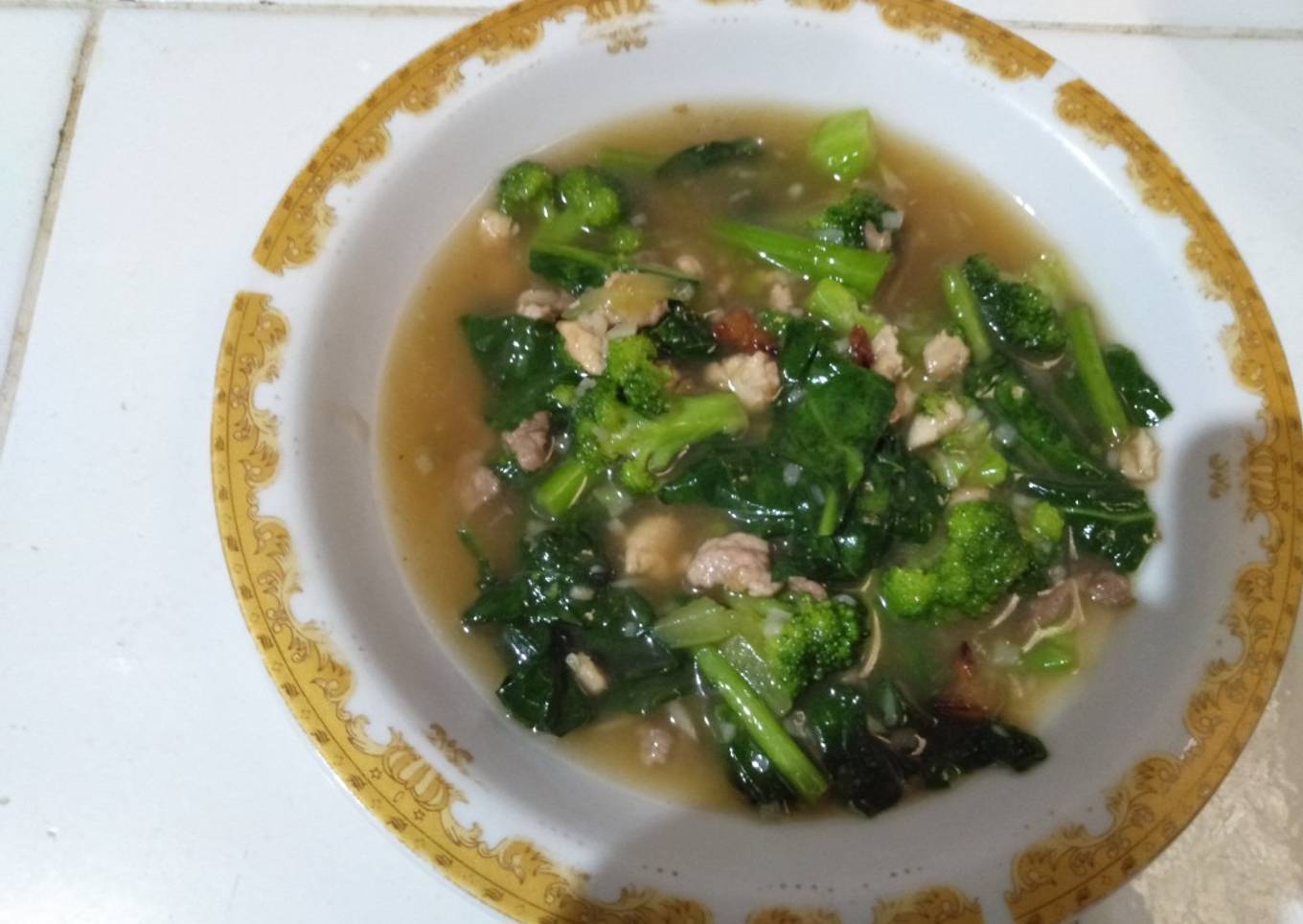 Kailan Brokoli cah ayam babi (tidak halal)