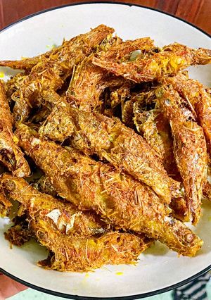 Hình của món Cá Phèn chiên sả ớt.