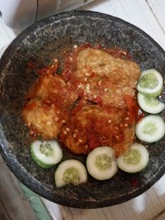 Foto resep Tempe/tahu penyet sambel mentah