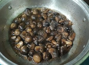 Hình của món Món chay dễ làm : nấm rơm kho tiêu ớt 🍄.