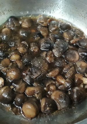 Hình của món Món chay dễ làm : nấm rơm kho tiêu ớt 🍄.