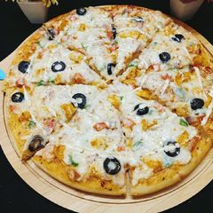 Creamy Sauce Pizza 🍕🍕 A picture of Creamy Sauce Pizza 🍕🍕.