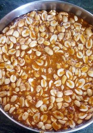 A picture of Mungfali ki chikki (Groundnut chikki).