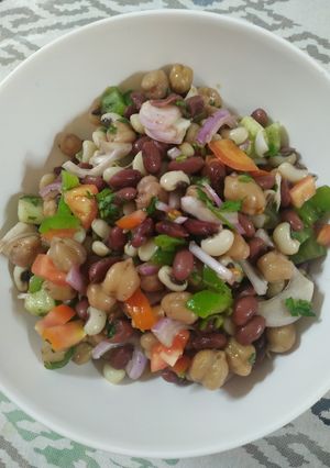 बीन्स सलाद (beans salad recipe in Hindi) रेसिपी मुख्य फोटो