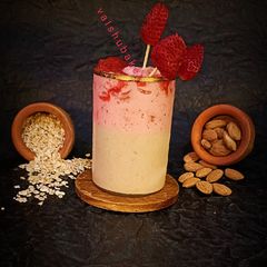 Oats,Almonds and Strawberry smoothie A picture of Oats,Almonds and Strawberry smoothie.