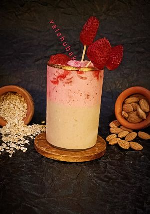 A picture of Oats,Almonds and Strawberry smoothie.