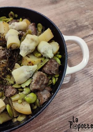 Une photo de Poêlée de légumes de printemps et joue de porc
