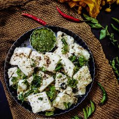 A picture of Khatta Dhokla Idada.