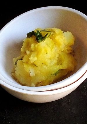 আলু মাখা (aloo makha recipe in bengali) রেসিপির প্রধান ছবি