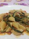 Conchiglie con Salsiccia, Zucchine e Asparagi Selvatici