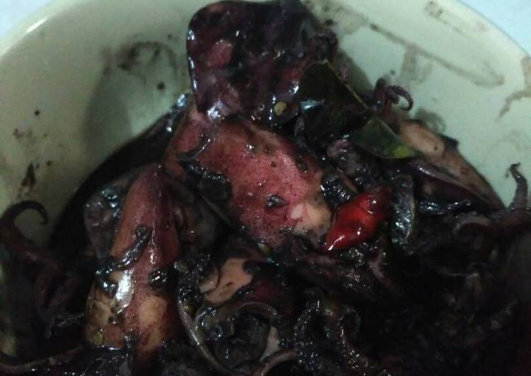 Bahan Menyiapkan Cumi bumbu tinta hitam pedassss😋, Sempurna