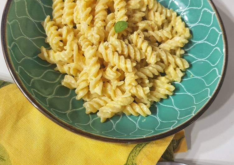 Recipe of Super Quick Homemade Fusilli Peperoni Gialli e ricotta 💛