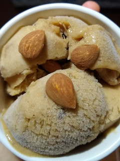 Una foto de Helado de banana y dulce de leche fácil 🍧