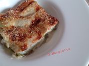 Una foto di lasagne ai carciofi