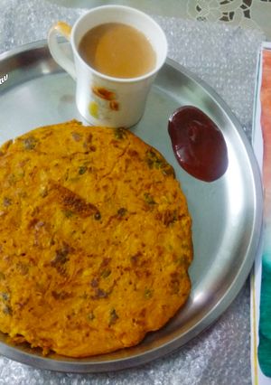 A picture of चावल बेसन चीला.