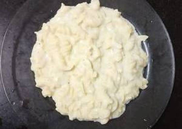 Pasta with homemade white sauce